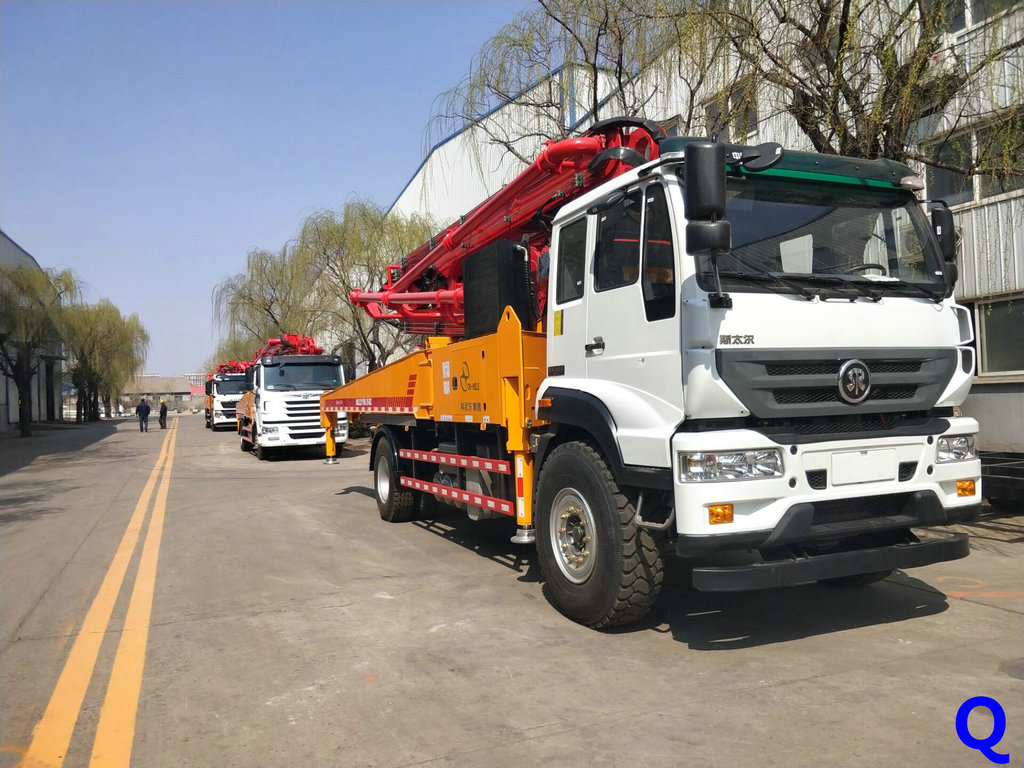 小型混凝土泵車，天泵，小型泵車，混凝土泵車