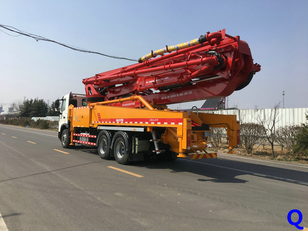 小型混凝土泵車，天泵，小型泵車，混凝土泵車